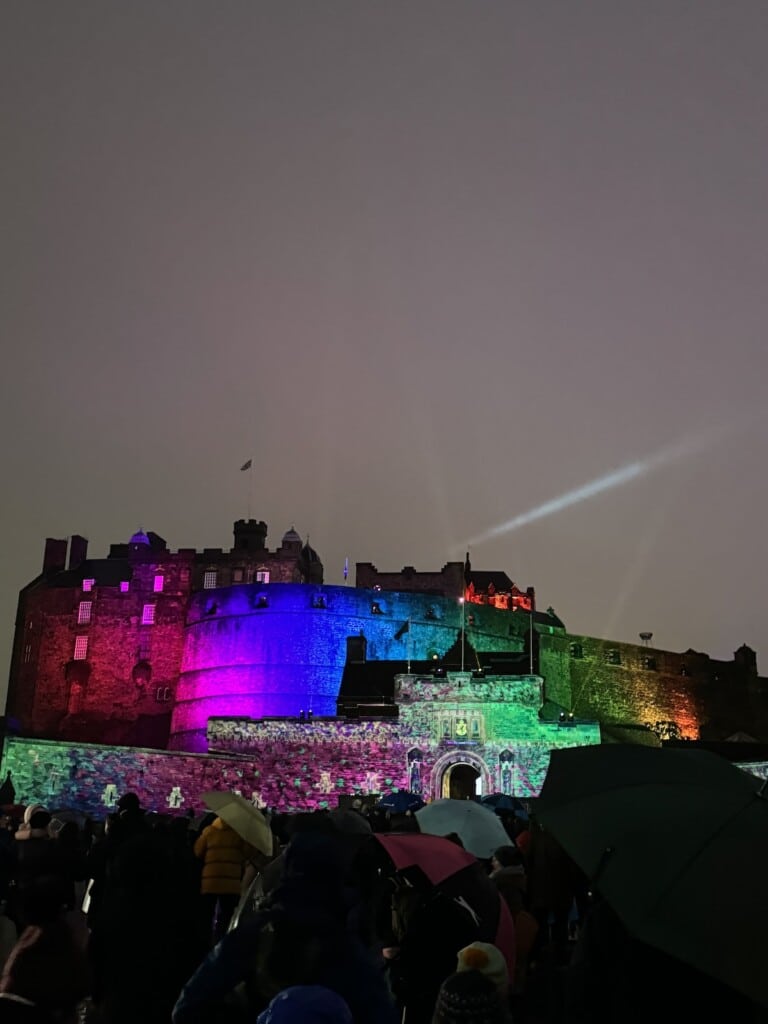 Das Castle of Light im Edinburgh Castle zur Weihnachtszeit