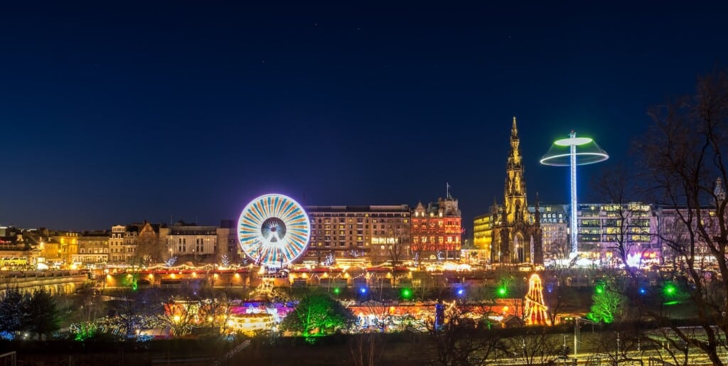 Christmas Market in Edinburgh gleich hinter dem Scott Monument in den East Princess Street Gardens