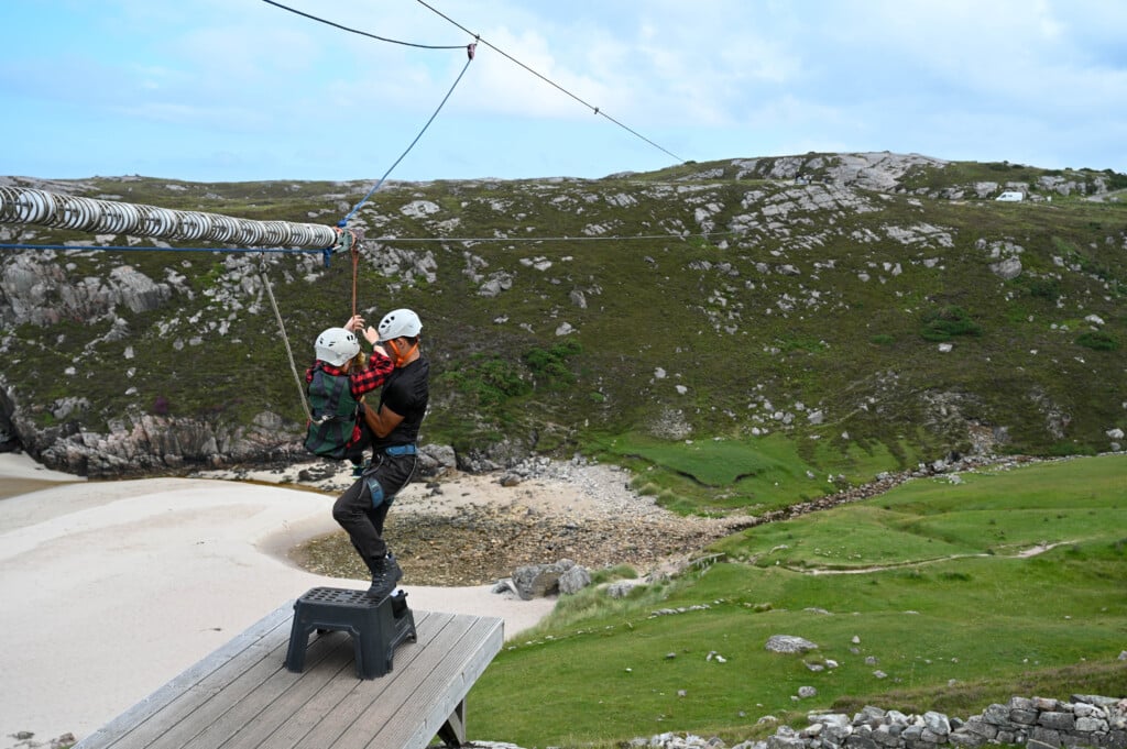 Die Golden Eagle Zip Line beim Ceannabeinne Beach